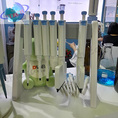 Micropipet hấp tiệt trùng, thể tích điều chỉnh DLab MicroPette Plus 50-200 ul (đơn kênh )