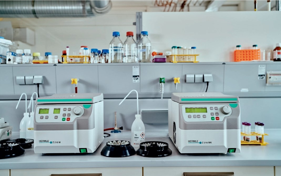 Máy ly tâm mini Hematocrit 24 ống x capillaries HERMLE Z 216 M